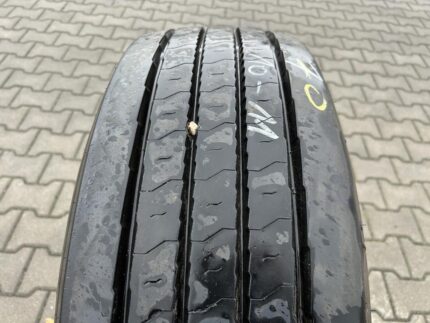 Opona ciężarowa używana naczepowa 285/70R19.5 GOODYEAR KMAX T / 10-11mm