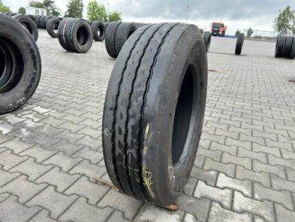  Opona ciężarowa używana naczepowa 245/70R19.5 GOODYEAR KMAX T / 7-8mm