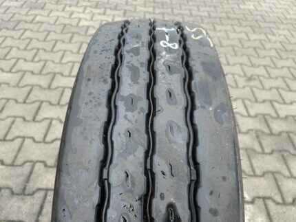 Opona ciężarowa używana naczepowa 245/70R19.5 GOODYEAR KMAX T / 7-8mm