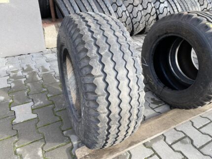  Opona do maszyn rolniczych 10.0/75-15.3 VREDESTEIN AW / 80% Bieżnika