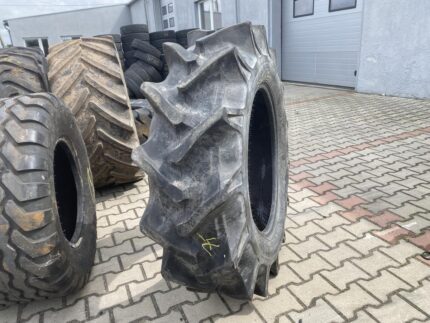  Opona używana 13.6-26 HUNG-A 8PR / 80% bieżnika