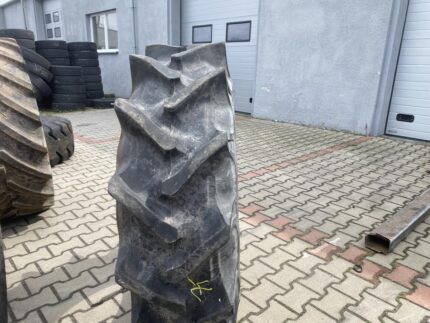 Opona używana 13.6-26 HUNG-A 8PR / 80% bieżnika