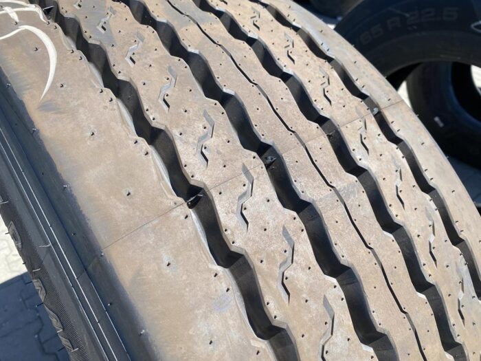 Opona ciężarowa używana naczepowa 385/65R22.5 LAURENT LR MULTI T / 100% Bieżnika