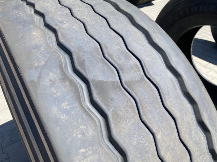 Opona używana ciężarowa do naczepy 385/65R22.5 BRIDGESTONE DURAVIS R-TRAILER 002 EVO / 11-12mm