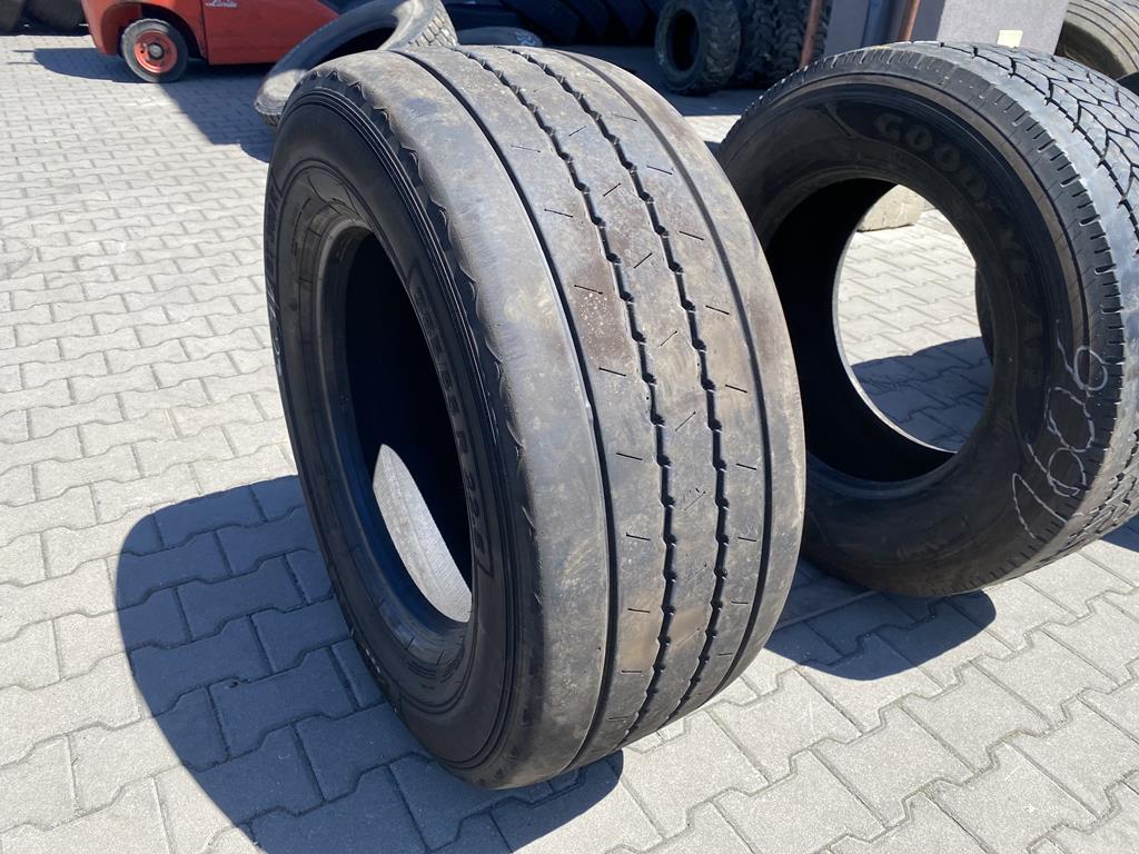Opona ciężarowa używana naczepowa 385/55R22.5 BARUM BT300 R / 9mm Opona ciężarowa używana naczepowa 385/55R22.5 BARUM BT300 R / 9mm