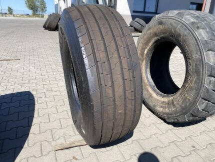  Opona ciężarowa używana naczepowa 425/65R22.5 GOODYEAR KMAX T GEN-2 / 15-16mm