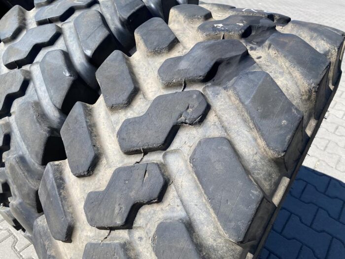 Opony przemysłowe do maszyn budowlanych 405/70R18 16/70R18 FIRESTONE UTILITY DURAFORCE / 90% Bieżnika