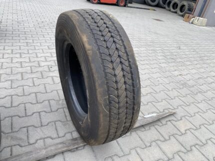 Opona ciężarowa używana prowadząca 285/70R19.5 GOODYEAR KMAX S / 7-9mm