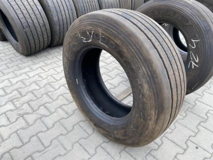 Opona ciężarowa używana naczepowa 285/70R19.5 GOODYEAR KMAX T / 10mm