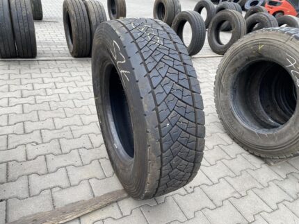  Opona ciężarowa używana napędowa 285/70R19.5 GOODYEAR KMAX D / 10-14mm