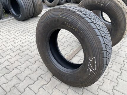 Opona ciężarowa używana napędowa 285/70R19.5 GOODYEAR KMAX D / 10-14mm