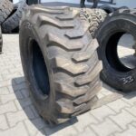  Opona przemysłowa do Bobcata 12-16.5 (305/70-16.5) CARLISLE TRAC CHIEF / 90% Bieżnika