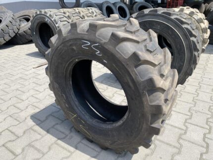 Opona przemysłowa do Bobcata 12-16.5 (305/70-16.5) CARLISLE TRAC CHIEF / 90% Bieżnika