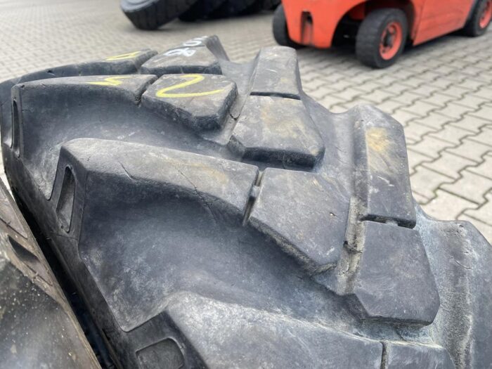 Opona przemysłowa do ładowarki 10.0/75-15.3 BKT MP567 / 80-90% Bieżnika