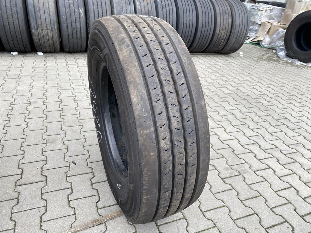 Opona ciężarowa używana prowadząca 315/70R22.5 UNIROYAL FH40 / 12mm Opona ciężarowa używana prowadząca 315/70R22.5 UNIROYAL FH40 / 12mm