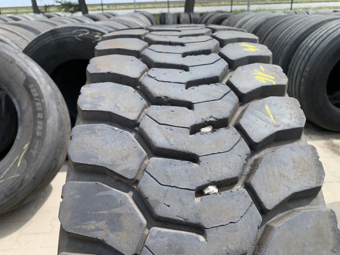 Opona ciężarowa używana napędowa budowlana 315/80R22.5 MICHELIN X WORKS D / 14-16mm