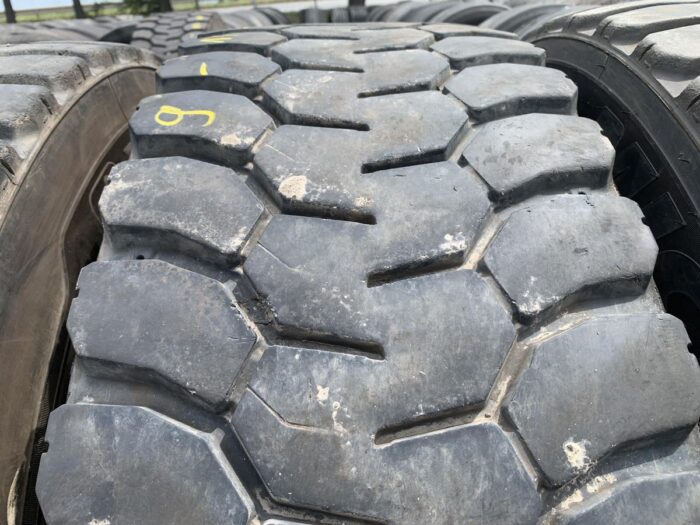 Opony ciężarowe używane napędowe budowlane 315/80R22.5 MICHELIN X WORKS D / 9-13mm
