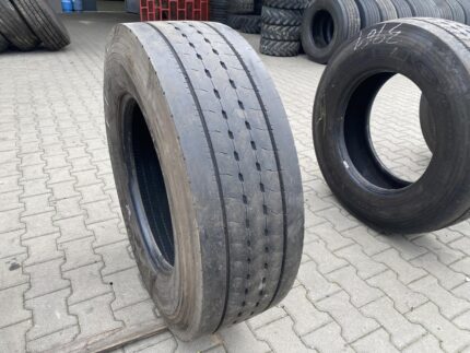  Opona ciężarowa używana prowadząca 315/70R22.5 GOODYEAR KMAX S / 7-10mm