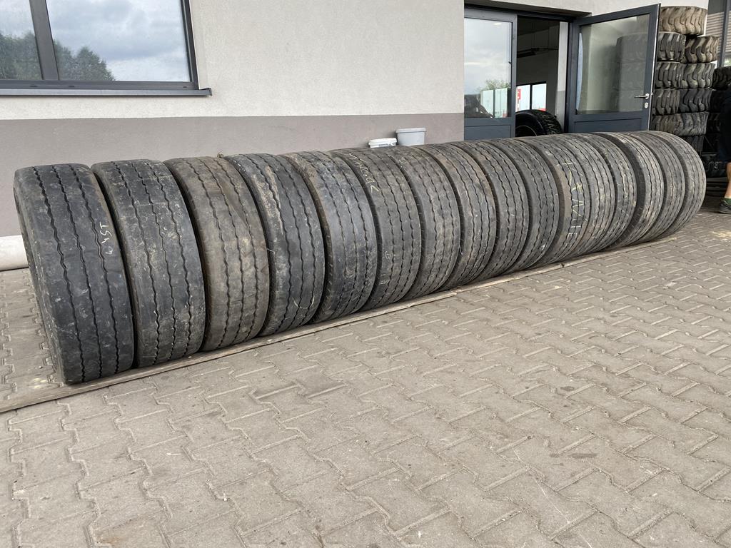 Opony ciężarowe używane naczepowe 235/75R17.5 PIRELLI ST:01 / POGŁĘBIANE Opony ciężarowe używane naczepowe 235/75R17.5 PIRELLI ST:01 / POGŁĘBIANE