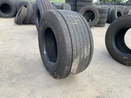  Opona używana ciężarowa naczepowa mega 435/50R19.5 GOODYEAR FUELMAX T / 10-11mm