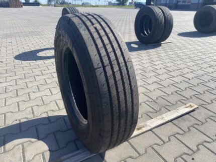  Opona ciężarowa używana prowadząca 215/75R17.5 PIRELLI FH55 / 100% Bieżnika