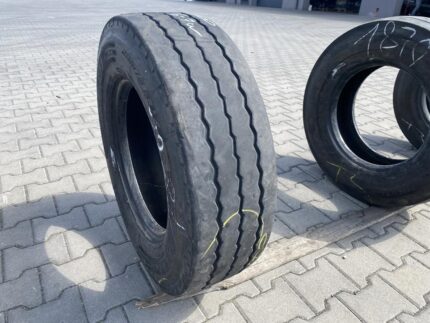 Opona ciężarowa używana naczepowa 235/75R17.5 PIRELLI ST:01 / 6-7mm
