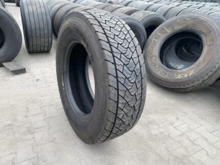  Opona używana ciężarowa napędowa 315/70R22.5 GOODYEAR KMAX D GEN-2 / 13-15mm