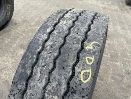 Opona używana ciężarowa naczepowa  235/75R17.5 MICHELIN XTE2+ / 8-9mm