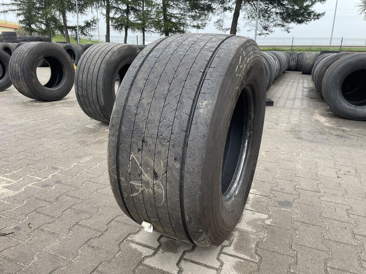 Opona używana ciężarowa do naczepy mega 435/50R19.5 GOODYEAR FUELMAX T / 10mm Opona używana ciężarowa do naczepy mega 435/50R19.5 GOODYEAR FUELMAX T / 10mm