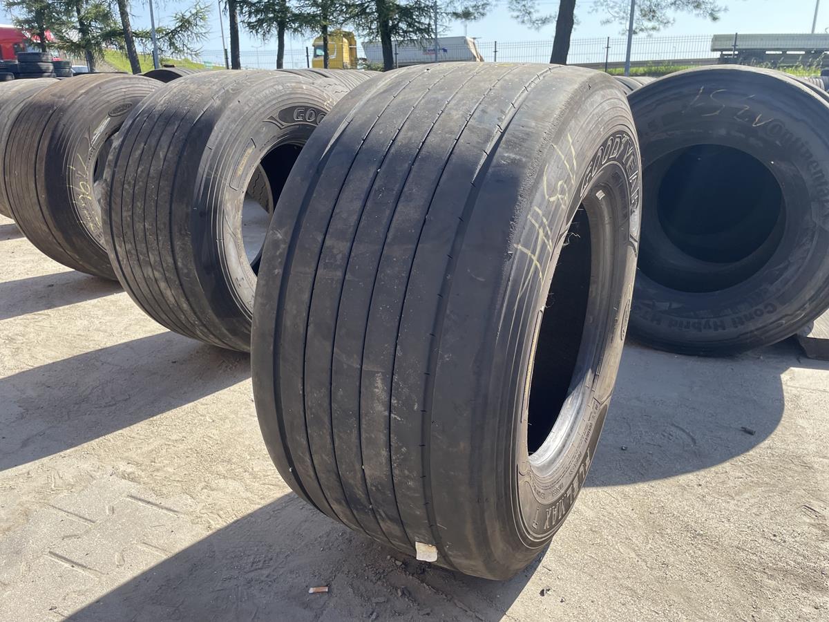 Opona używana ciężarowa naczepowa mega 435/50R19.5 GOODYEAR FUELMAX T / 6-7mm Opona używana ciężarowa naczepowa mega 435/50R19.5 GOODYEAR FUELMAX T / 6-7mm