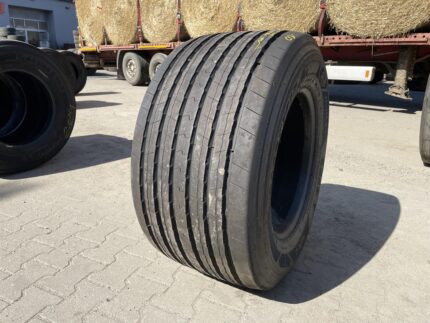  Opona używana ciężarowa do naczepy mega  445/45R19.5 GOODYEAR KMAX T GEN-2 / 12mm
