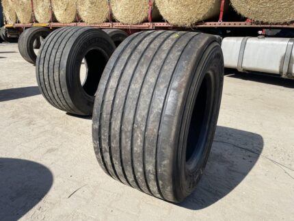  Opona używana ciężarowa do naczepy mega  445/45R19.5 GOODYEAR KMAX T GEN-2 / 7-10mm