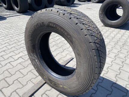 Opona ciężarowa używana napędowa 285/70R19.5 GOODYEAR KMAX D / 9-11mm