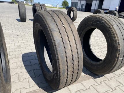  Opona ciężarowa używana naczepowa 245/70R19.5 BRIDGESTONE R-TRAILER 001 / 9-10mm