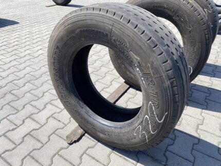 Opona ciężarowa używana naczepowa 245/70R19.5 BRIDGESTONE R-TRAILER 001 / 7-8mm