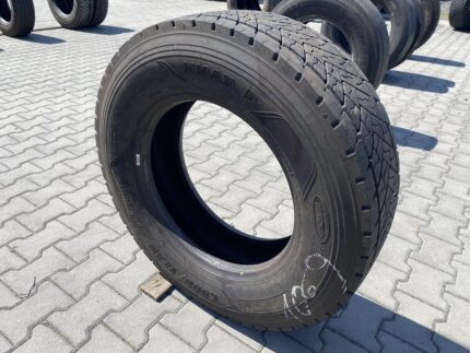 Opona ciężarowa używana napędowa 265/70R19.5 GOODYEAR KMAX D / 10-11mm