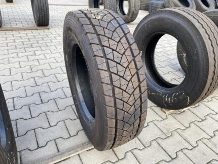  Opona ciężarowa używana napędowa 215/75R17.5 GOODYEAR KMAX D / 100% Bieżnika