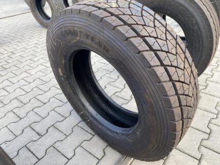 Opona ciężarowa używana napędowa 215/75R17.5 GOODYEAR KMAX D / 100% Bieżnika