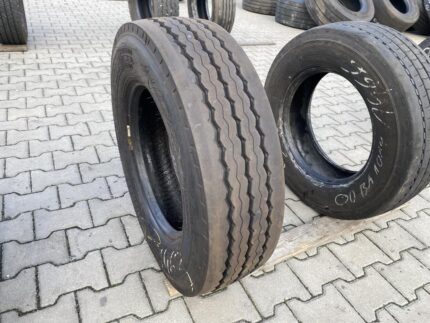  Opona ciężarowa używana naczepowa 215/75R17.5 PIRELLI ST:01 / 12mm