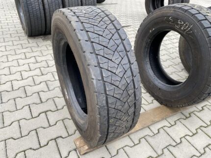  Opona ciężarowa używana napędowa 265/70R19.5 GOODYEAR KMAX D / 9-10mm