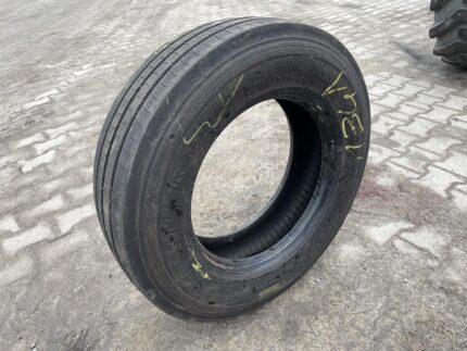 Opona używana ciężarowa przednia 215/75R17.5 BRIDGESTONE R-STEER 002 / 8-9mm