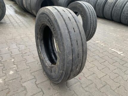  Opona używana ciężarowa do naczepy 235/75R17.5 MICHELIN X MULTI T2 EVOLUTION / 9-10mm
