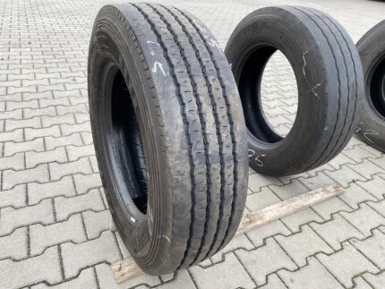  Opona ciężarowa używana prowadząca 245/70R19.5 PIRELLI FR:01 / 9-10mm