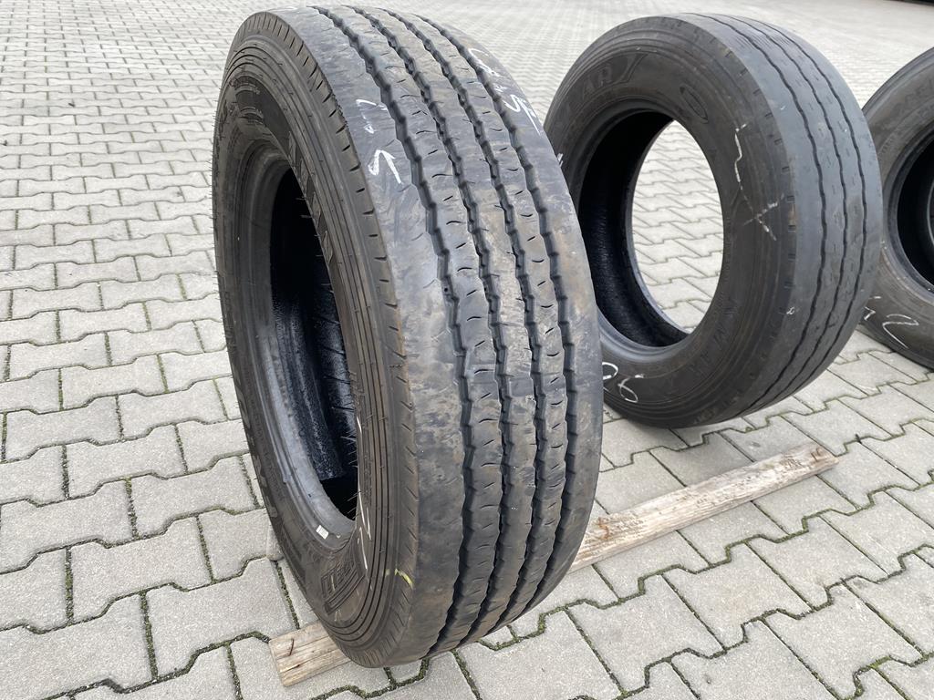 Opona ciężarowa używana prowadząca 245/70R19.5 PIRELLI FR:01 / 9-10mm Opona ciężarowa używana prowadząca 245/70R19.5 PIRELLI FR:01 / 9-10mm