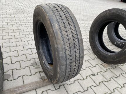  Opona ciężarowa używana naczepowa 245/70R19.5 GOODYEAR KMAX S / 6-7mm
