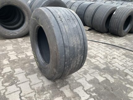  Opona używana ciężarowa naczepowa mega 435/50R19.5 GOODYEAR FUELMAX T / 8-9mm