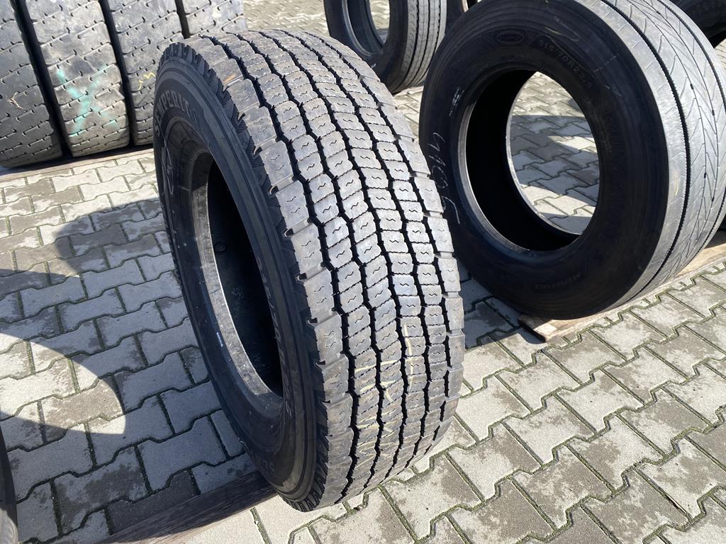 Opony ciężarowe Opona ciężarowa używana napędowa 315/70R22.5 SEMPERIT WINTER D2+ / 11-13mm