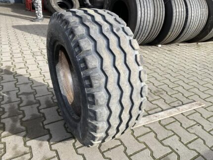  Opona do maszyn rolniczych 13.0/65-18 BKT IMPLEMENT AW702 / 10mm