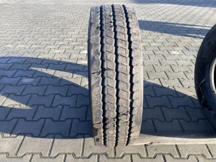 Opona ciężarowa używana naczepowa 235/75R17.5 BARUM BT300 ROAD / 10mm
