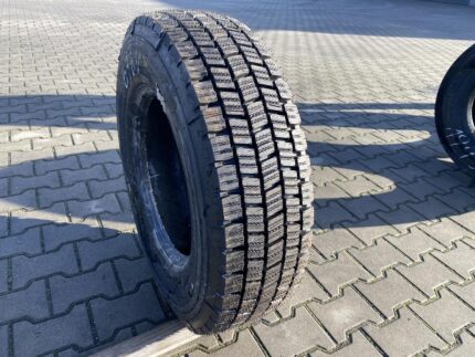  Opona ciężarowa używana napędowa 235/75R17.5 MICHELIN XDE2 / 100% Bieżnika
